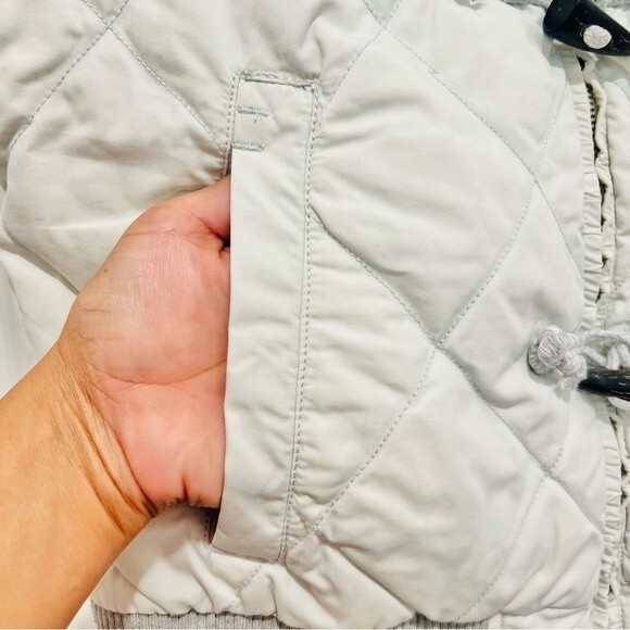 Eddie Bauer Women’s Down Filled Quilted Puffer Vest Zip Up & Toggles Size Large - Picture 2 of 12